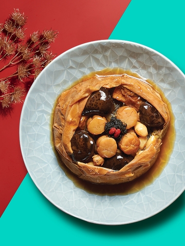 8 Treasure Vegetable wrapped in Beancurd Skin